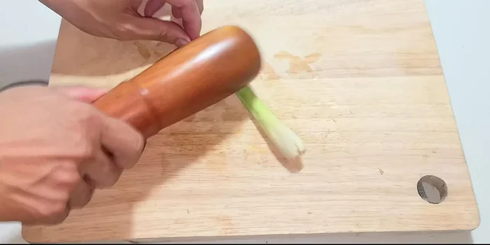 Pound the remaining lemongrass stalk to make it easier to chop.