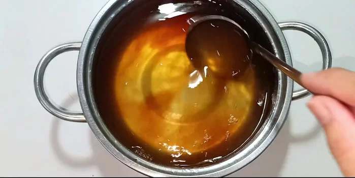 Add 150ml of lime juice to the jelly mixture, then cook on low heat for 5 minutes until thickened, stirring frequently.