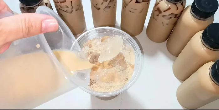 Serve chilled with ice.