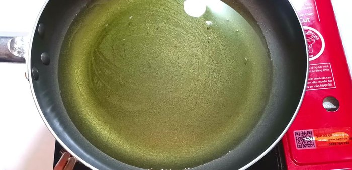 Heat cooking oil in a pan over low heat. Fry the rice paper rolls, keeping them slightly apart to prevent sticking. Fry for about 1-2 minutes per side, or until golden brown and crispy.