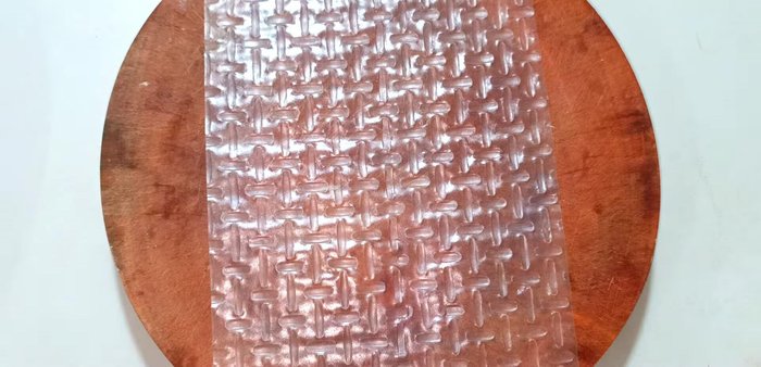Prepare the rice paper: Lightly brush water on each sheet to soften them slightly. Don't over-brush; a teaspoon of butter is recommended.