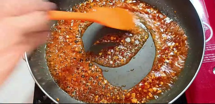 Add the lard and corn kernels to the pan. Stir well to coat the ingredients in the sauce and cook until the corn is soft and the sauce has thickened.