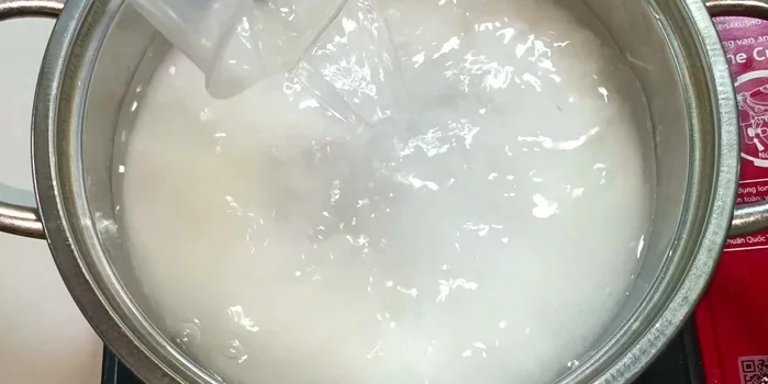 Prepare the sugar syrup: In a pot, combine sugar, water, and fish sauce. Cook over medium heat, stirring constantly, until the sugar dissolves completely. Bring to a boil, then remove from heat and let cool.