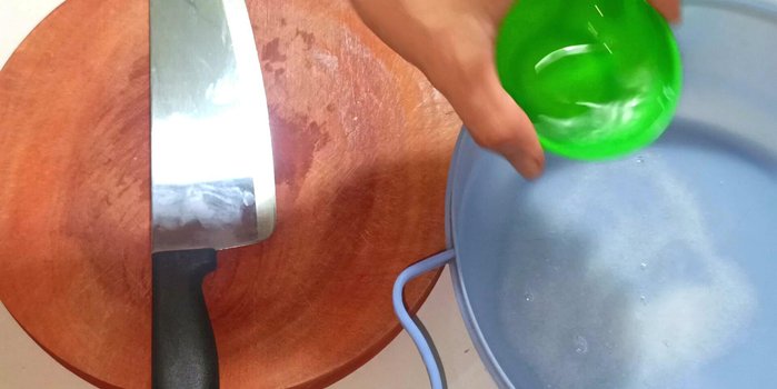 Prepare the brine: In a bowl, combine water, salt, and vinegar. Stir until dissolved.