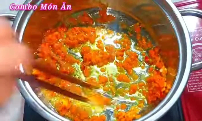 Add the fish and stew: Add the marinated fish to the pan. Stir to coat. Add 200ml of water and simmer until the sauce thickens.