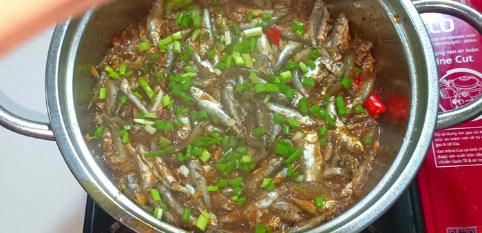 Add chopped green onions and cook for a few more seconds.