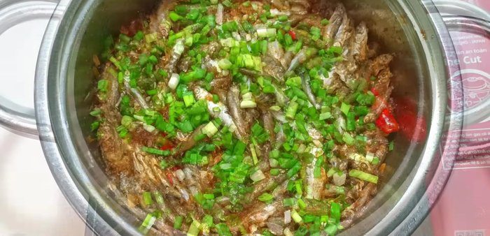 Turn off the heat. The braised fish with pepper is ready.