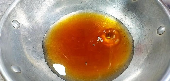 Make the sweet and sour sauce: Combine vinegar, vegetarian fish sauce, water, sugar, and salt in a saucepan. Bring to a simmer until the sugar dissolves. Let cool completely, then add shredded carrots, garlic (optional), and chili. (300.88)