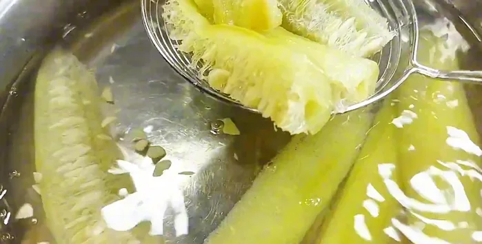 Prepare the broth: Cook a squash in water for 30 minutes. Remove the squash and its seeds, reserving the broth.