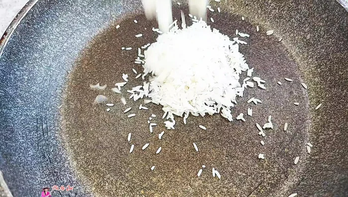 Roast the rice until golden brown. Wash and wet the rice before roasting to ensure it's fragrant and not burnt.