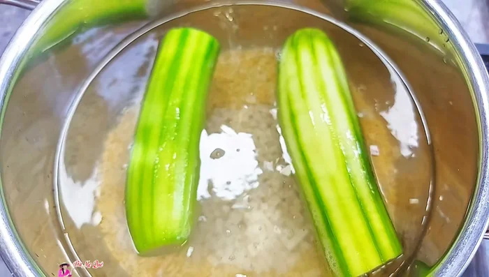 Cook the squash and taro for 40 minutes.