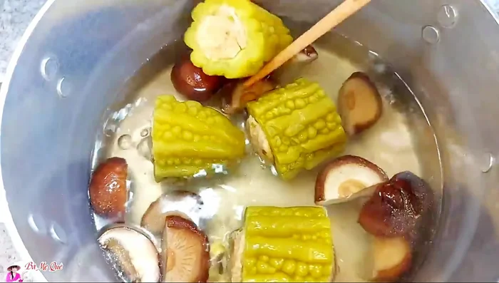 Finish the bitter melon soup: Add the steamed bitter melon to the broth and simmer for 7-10 minutes until tender. Thicken with fried flour.