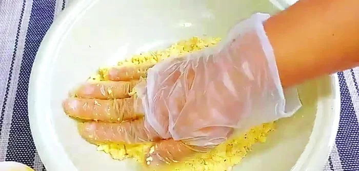 Knead the seasoned tofu until soft.