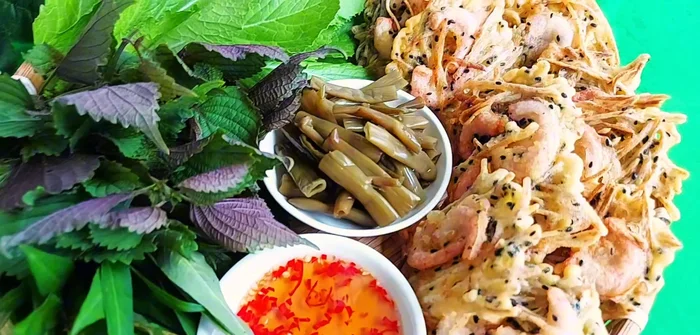 Serve immediately with sweet and sour bottled fish sauce and your chosen vegetables. (128.239)
