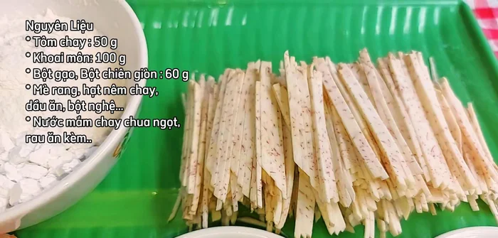 Peel and cut the taro into small strips. (36.719)
