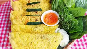 Crispy Vegetarian Banh Xeo Recipe: A Simple Countryside Delight