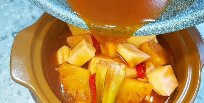 Transfer the cooked coconut tubers and sauce to a bowl. Garnish with lime leaves or Vietnamese coriander.