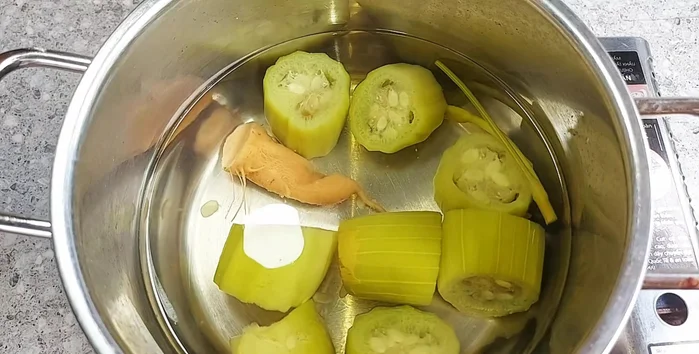 Prepare the broth: Cook squash and pickled radish for 30 minutes. Add crushed lemongrass for fragrance. Add white cabbage and carrots, then season with sugar, vegetarian seasoning, and salt. Cook for another 20 minutes.