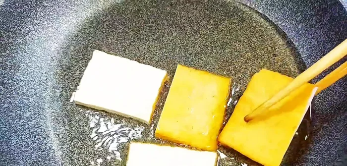 Prepare the tofu: Cut tofu into thin slices, fry until golden brown, and then cut into small strips. (174.159)