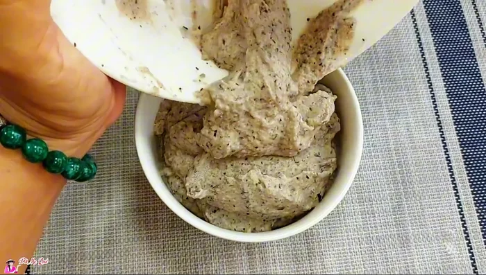If the mixture is too thin, add 1-2 teaspoons of rice flour.