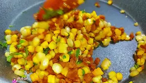 Delicious Corn & Vegetarian Minced Meat with Rice Crackers