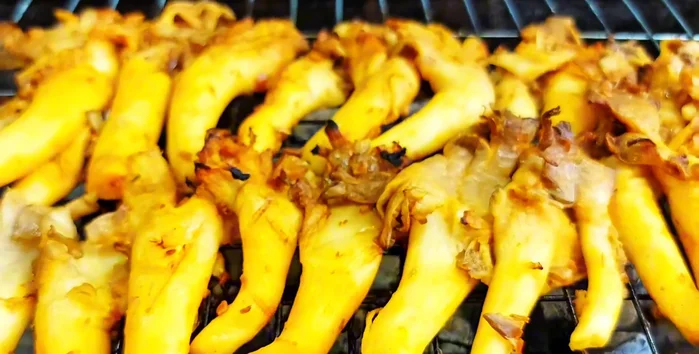 Serve the grilled mushrooms wrapped in lettuce leaves, and enjoy with fermented bean curd or chili sauce, rice paper, or rice.