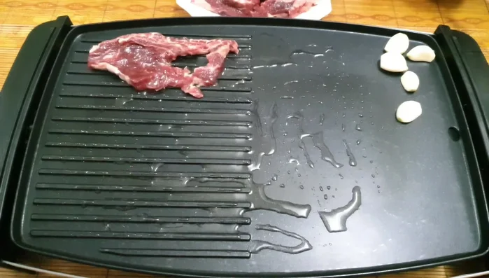 Grill the beef until cooked on the outside and soft on the inside.