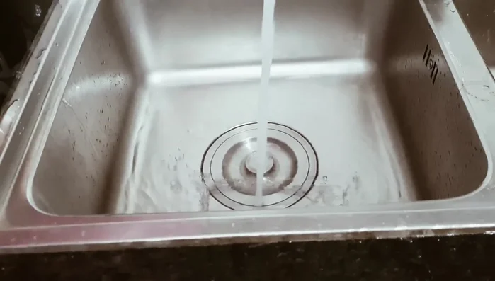 Soak the sliced coconut in the salty lemon water for 30 minutes. Wash thoroughly until the water runs clear.