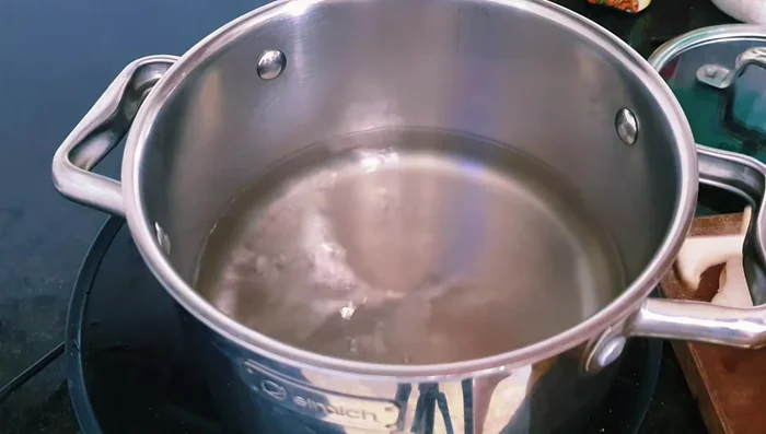 Prepare boiling water with 1/2 teaspoon of salt. Blanch mushrooms for 1 minute, then immediately soak in cold ice water.