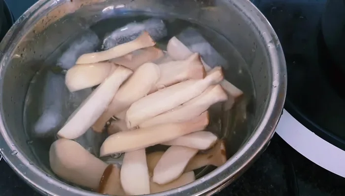 Blanch peas and carrots briefly, then soak in cold ice water for 2 minutes to maintain color and crispness.