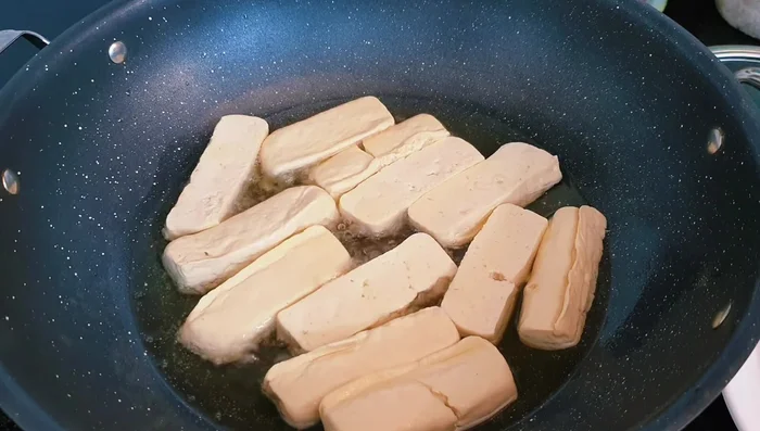Cut tofu into small pieces and pan-fry until golden brown on both sides.