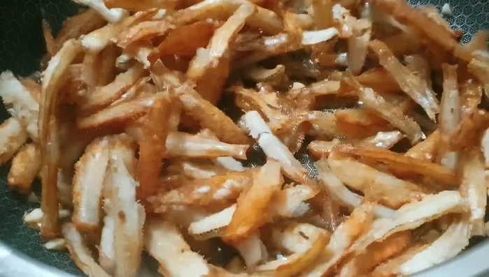 Combine the fried anchovies and the fish sauce mixture. Stir to coat the anchovies evenly and heat through.