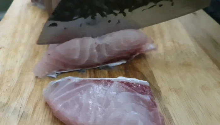 Cut the fish into thin pieces.