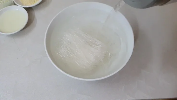 Soak the vermicelli in hot water for about 2 minutes to soften. Drain and set aside.