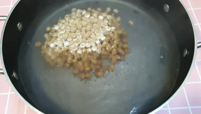 While the tofu pudding is setting, prepare the tapioca pearls. Boil the tapioca pearls according to package directions (approximately 25 minutes).