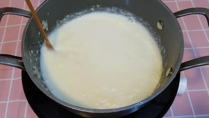 Turn off the heat and let the mixture cool completely.