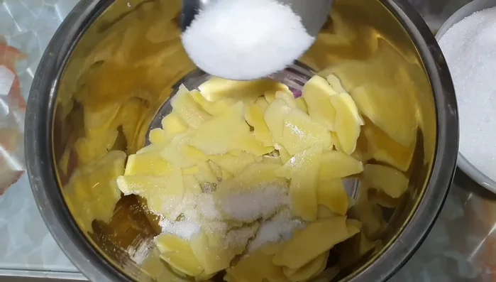 Layer ginger and sugar in a bowl. Marinate for 8-12 hours.