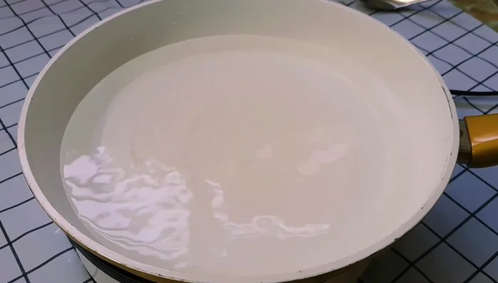 Prepare a pot of boiling water. Add potatoes and a teaspoon of salt. Boil for 3 minutes until 70-80% cooked. (247.22)