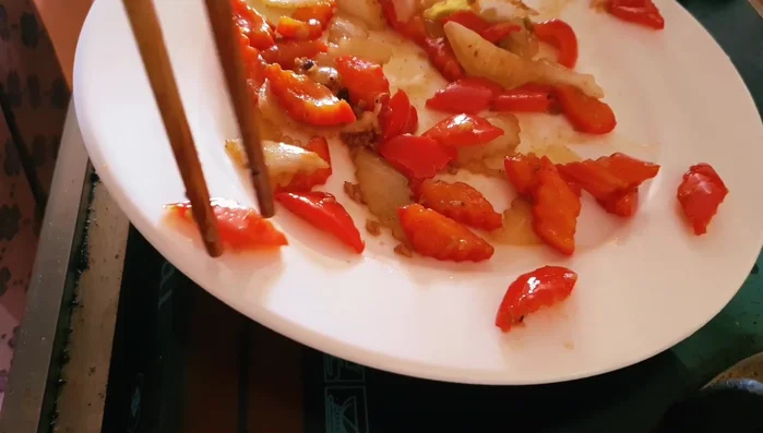 Serve the beef stir-fry with crispy potatoes. (575.24)