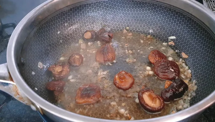 Add pear seeds, sugar, and a little water to soften the mushrooms.