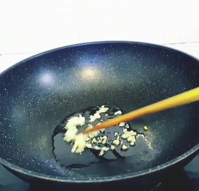 Add the cooked beef back to the pan and stir-fry everything together.