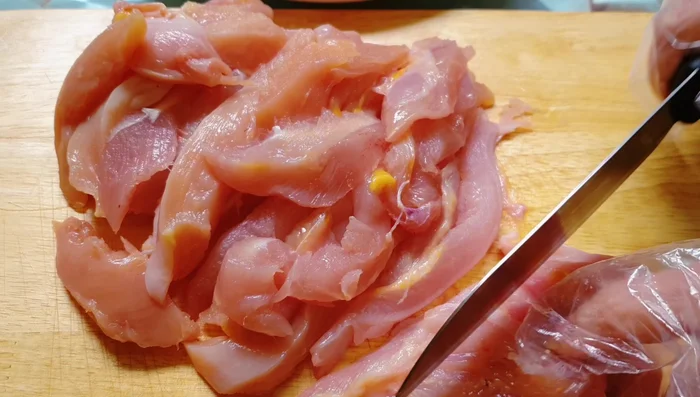 Coat the chicken wings in flour, then dip them in the whisked eggs.