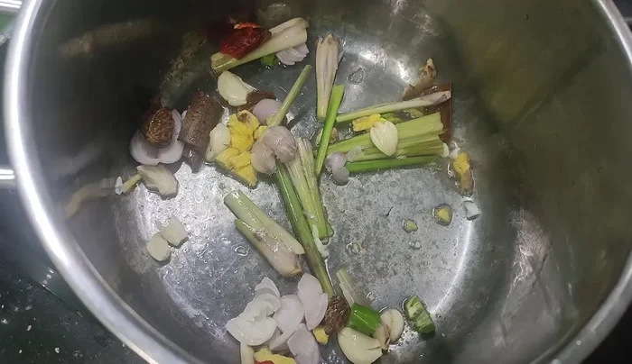 Cut the meat and organs into bite-sized pieces.