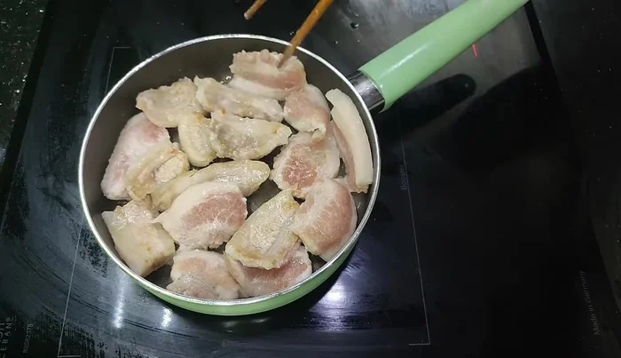 Heat a non-stick pan.