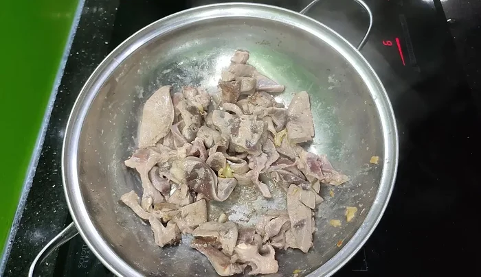 Add vegetables (like suu shoot, chives, onions) and stir-fry together.