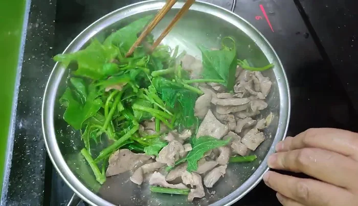 Continue stir-frying until vegetables are cooked and liver is tender (about 80-90 minutes total cooking time).