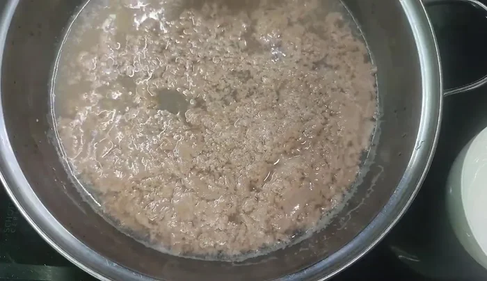 When crab meat floats, gently stir from the bottom to prevent burning and scum formation.