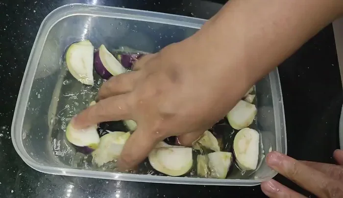 Wash and drain the eggplant: After soaking, wash the eggplant thoroughly and drain well.