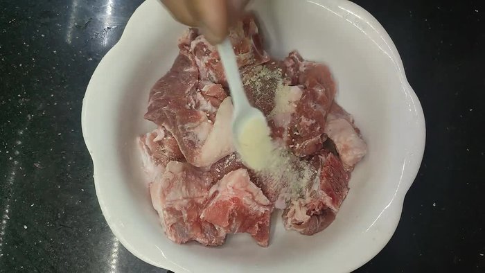 Wash the ribs clean.