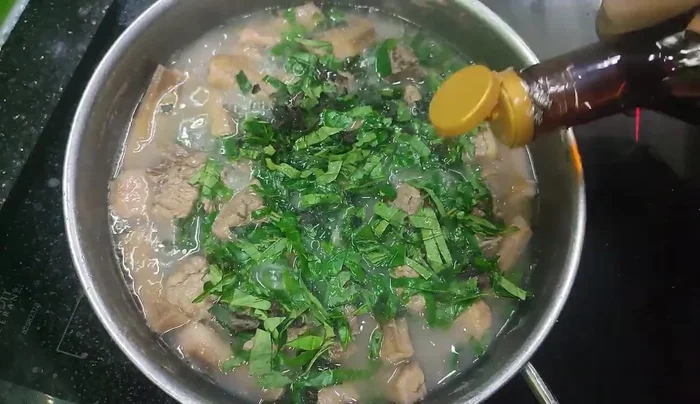 Before turning off the heat, add a little fish sauce and sugar to enhance the flavor.